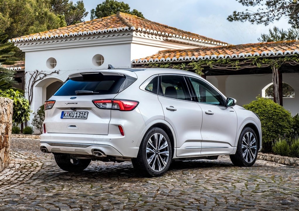 Ford Kuga Vignale ön üç çeyrek görünüm