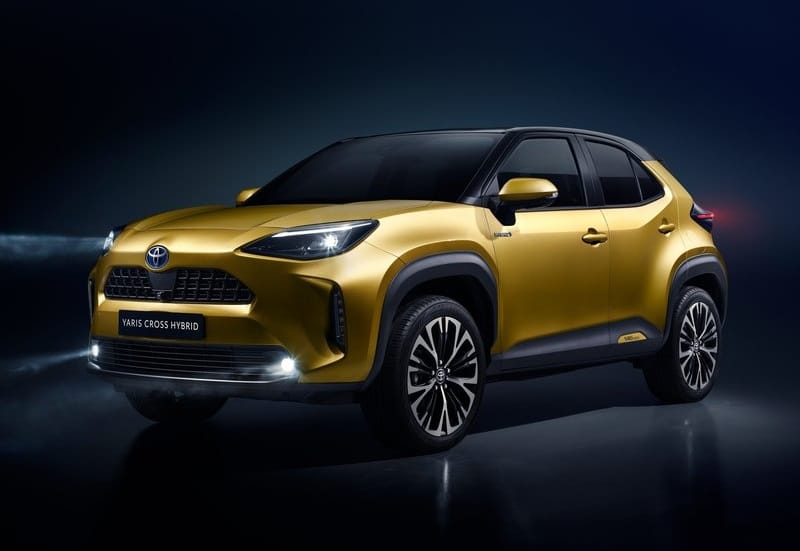 Toyota Yaris Cross hibrit ön üç çeyrek görünümü