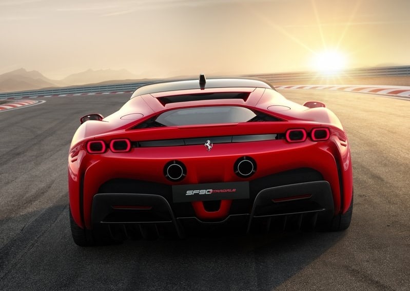 SF90 Stradale arka görünüm