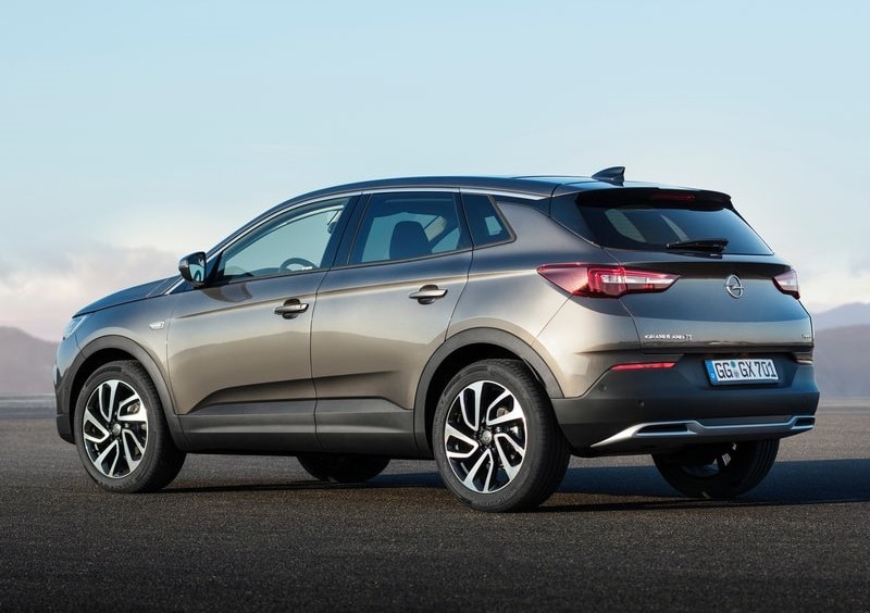 Opel Grandland X yan gövde görünümü