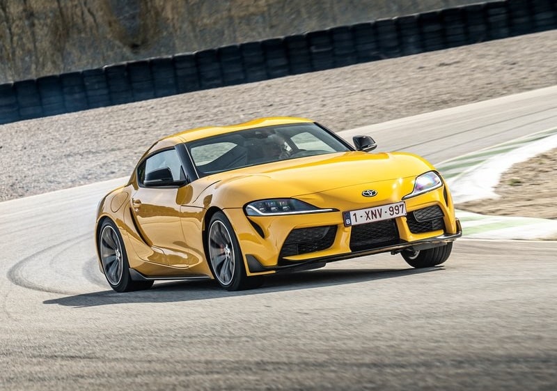 GR Supra 2.0 sürücü kokpiti