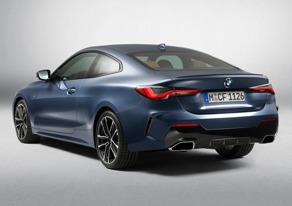 BMW 4 Serisi Coupe ön ve yan görünüm arşiv görseli