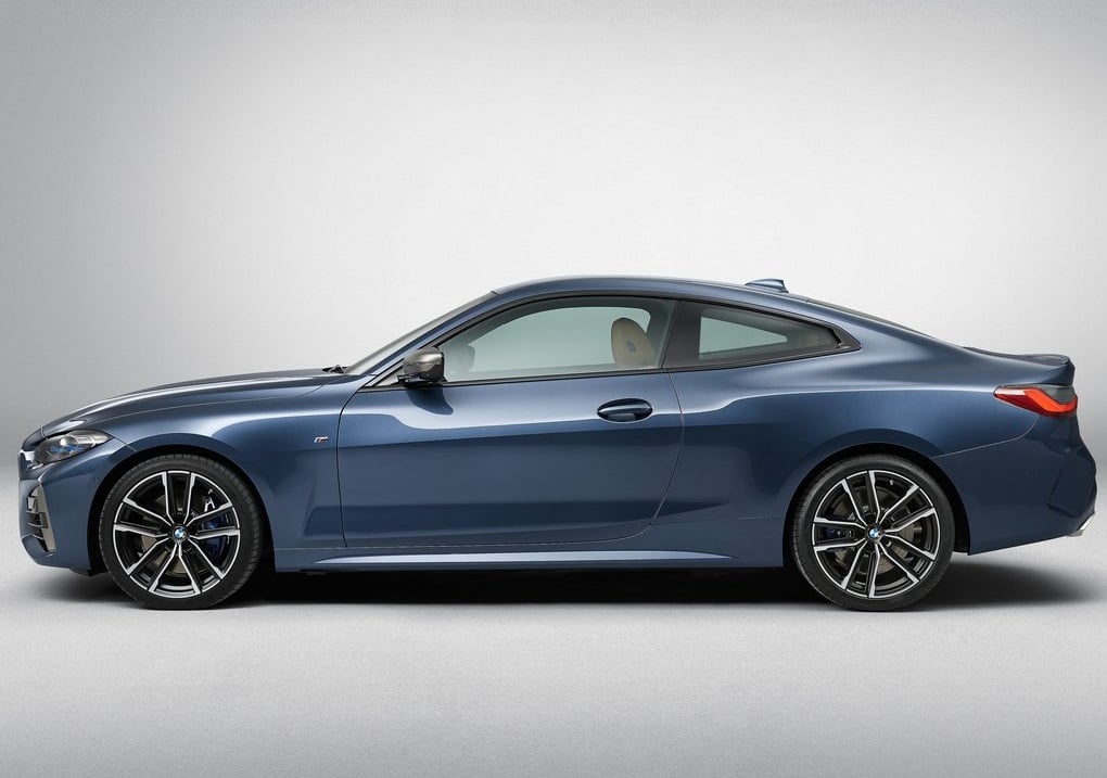 BMW 4 Serisi Coupe yan ve arka görünüm arşiv görseli