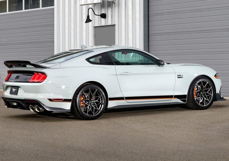 Ford Mustang Mach 1 ön bölüm