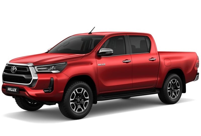 Kırmızı Toyota Hilux çift kabin ön üç çeyrek dış görünümü