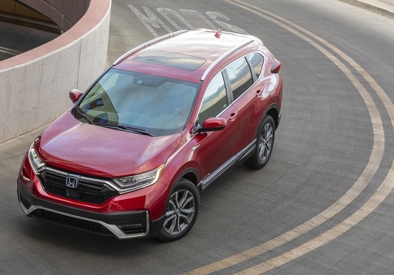 2023 Honda CR-V Ağustos Fiyat Listesi yazısındaki kırmızı Honda CR-V yüksek açıdan görünüm