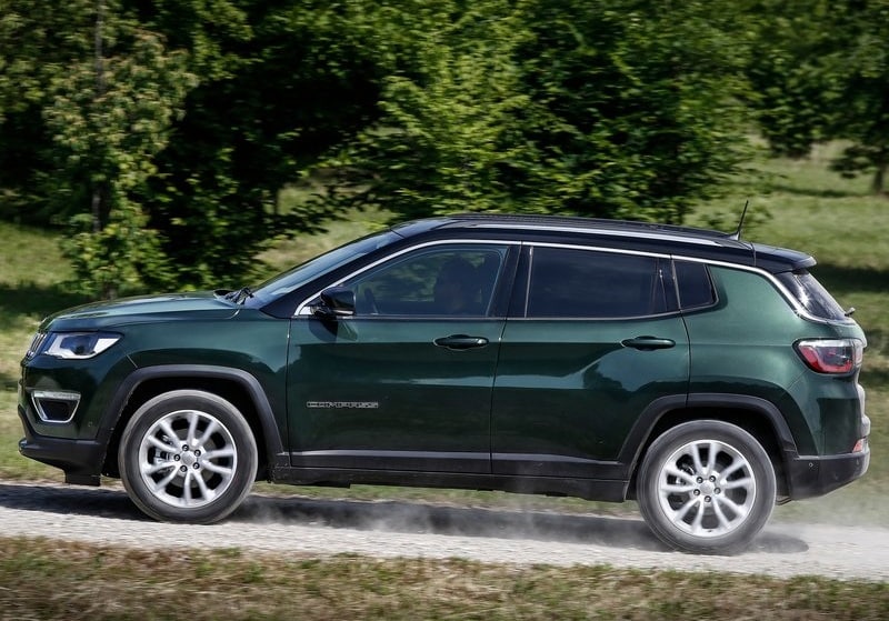 Jeep Compass kabin ve multimedya detayları