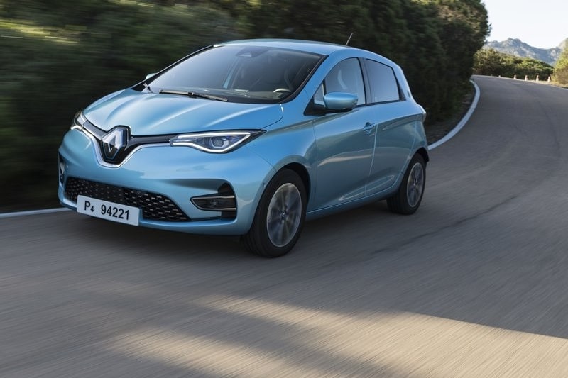 Renault Zoe yolda önden üç çeyrek görünüm