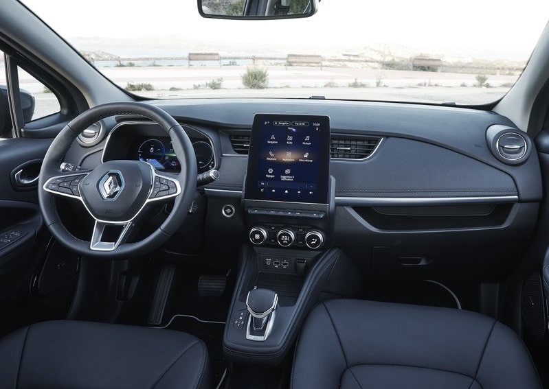 Renault Zoe iç mekan dijital gösterge ve dikey multimedya ekranı