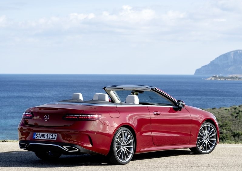 Mercedes-Benz E-Serisi Cabrio ön ve yan gövde