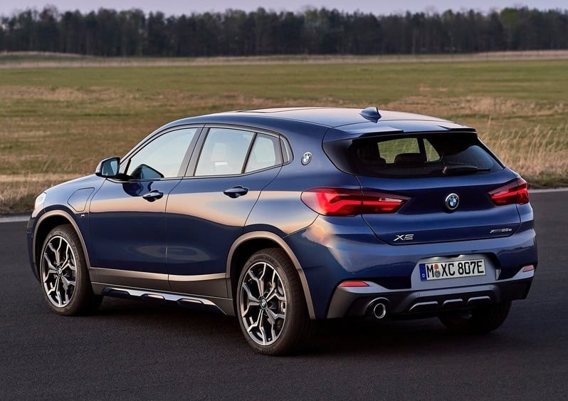 X2 xDrive25e arka dış görünüm