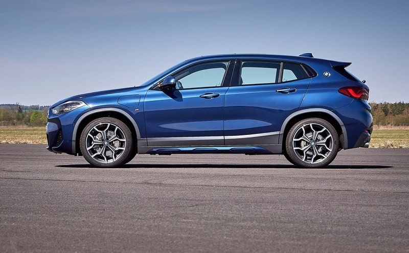X2 xDrive25e yan profil