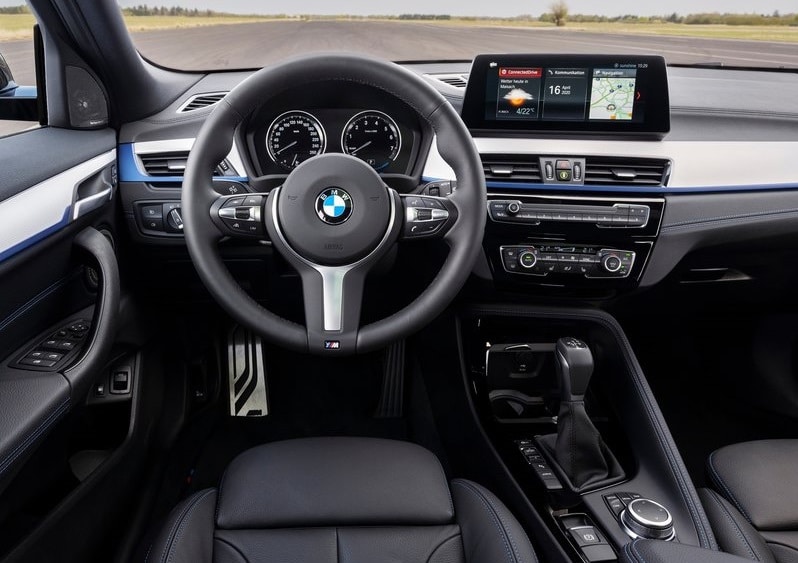 X2 xDrive25e gövde detayı