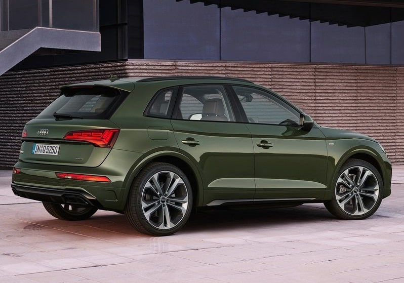 Audi Q5 arkadan üç çeyrek görünümü