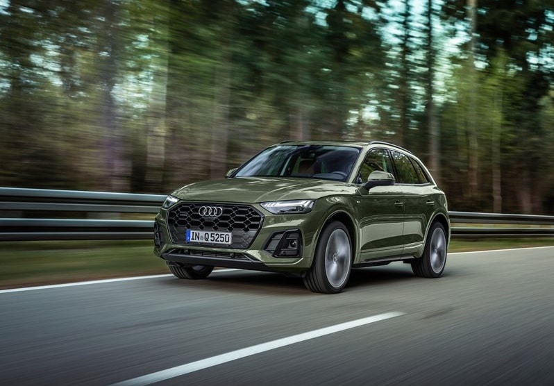 Audi Q5 hareket halinde önden görünüm