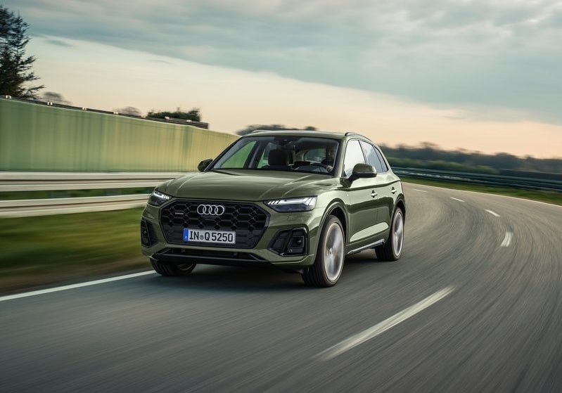 Audi Q5 virajda önden görünüm