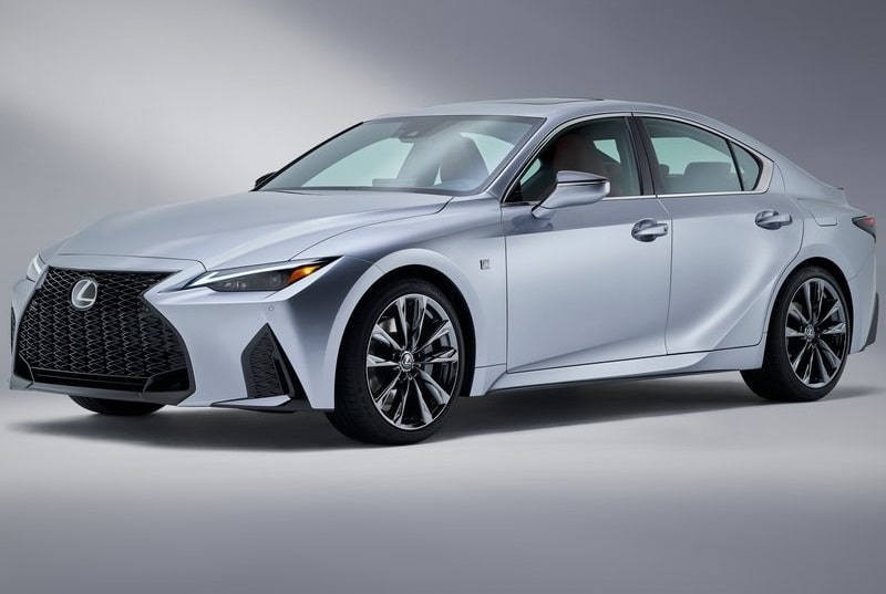 Lexus IS F SPORT ön üç çeyrek görünümü