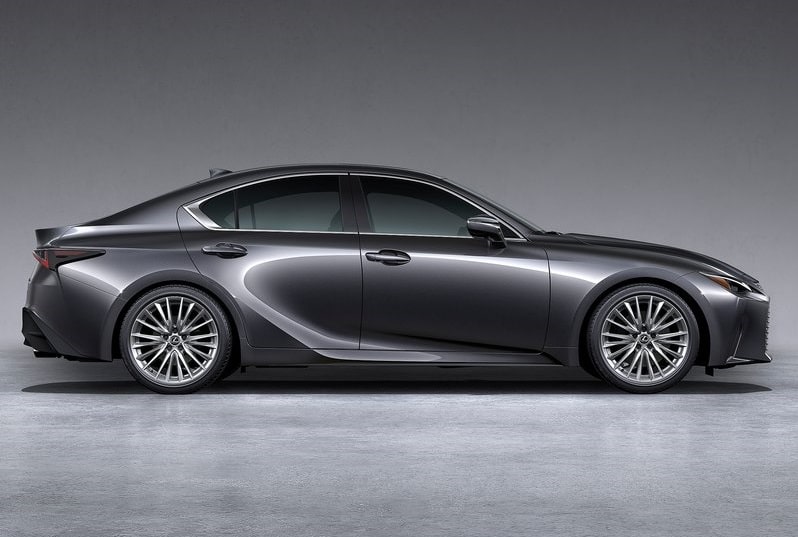 Lexus IS 300 yan profil görünümü
