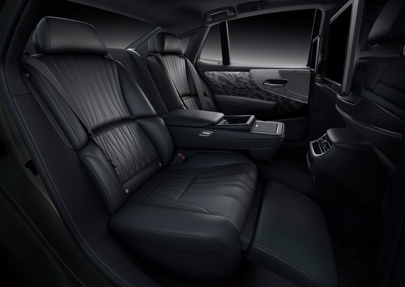 Lexus LS arka ve yan tasarım görünümü
