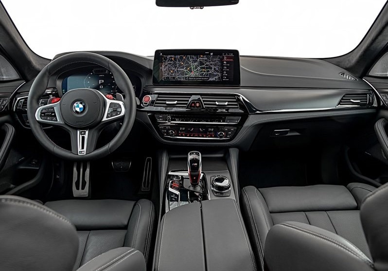 BMW M5 Competition jant ve gövde görünümü