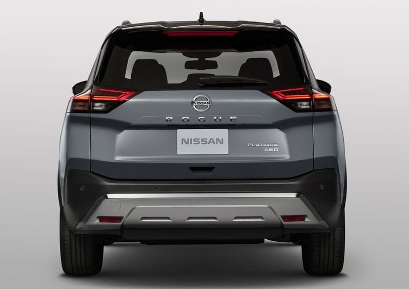 Nissan Rogue arka üç çeyrek görünüm
