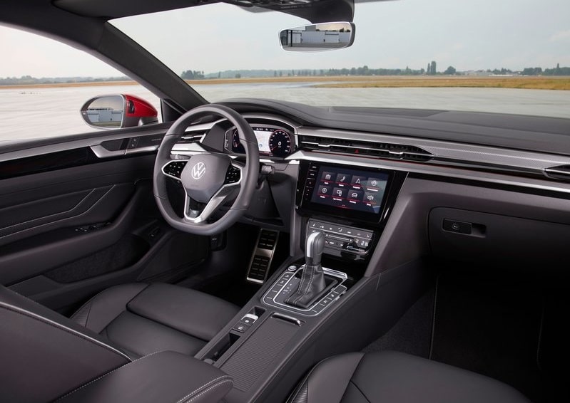 Volkswagen Arteon kokpiti dijital gösterge ve multimedya ekranı