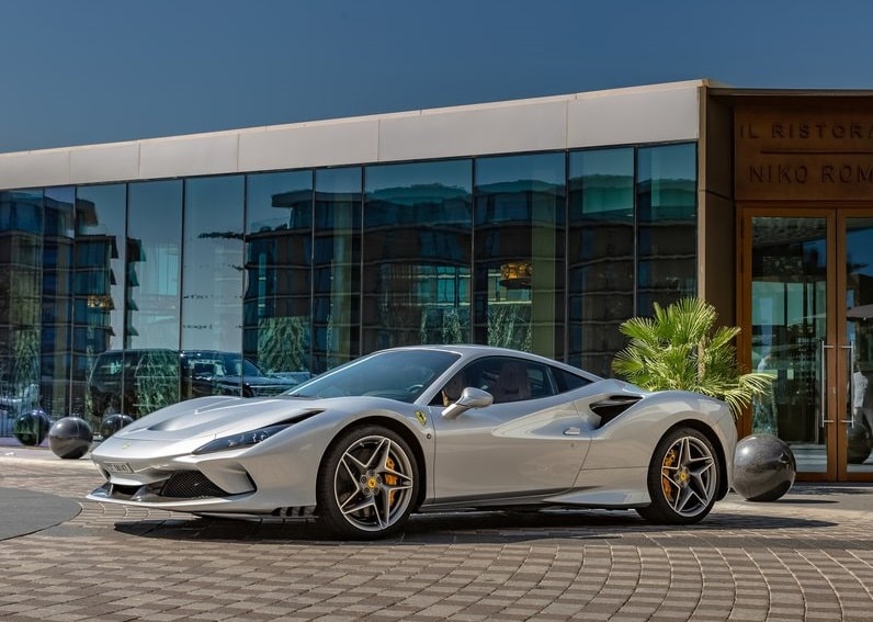 Ferrari F8 Tributo görseli 1