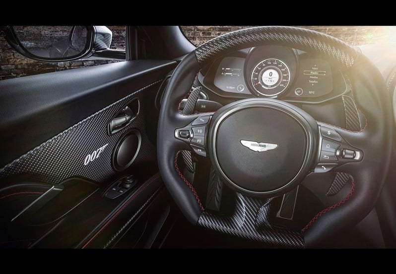 DBS Superleggera 007 Edition direksiyon ve 007 kapı detayı