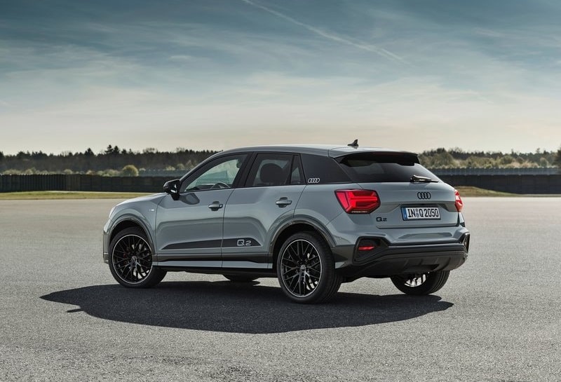 Audi Q2 arka bölüm ve tavan spoyleri görünümü
