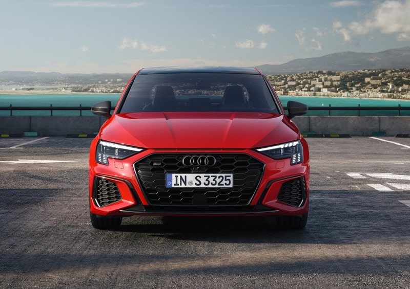 Audi S3 Sedan ön üç çeyrek görünüm