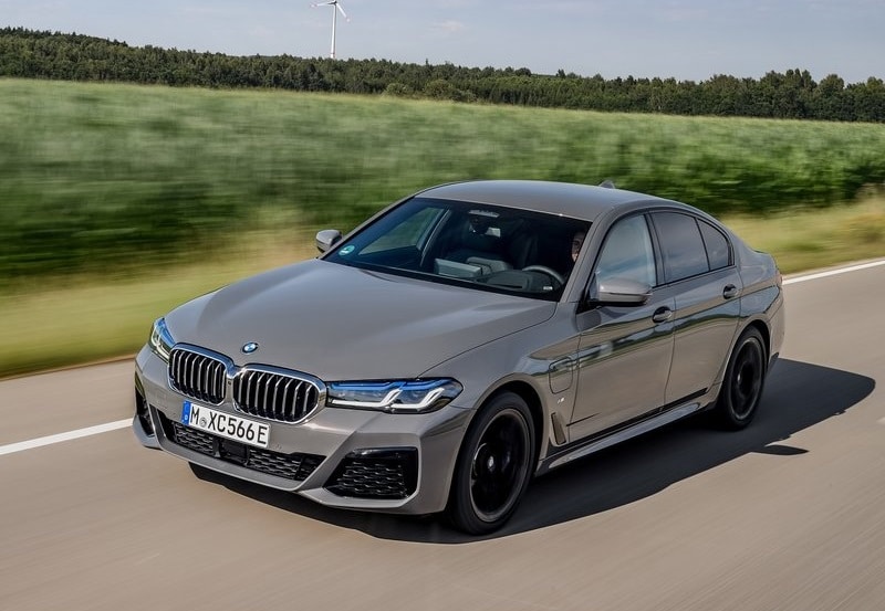 2021 BMW 545E Xdrive otomobil arşiv görseli