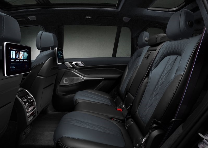 BMW X7 Dark Shadow Edition kokpit