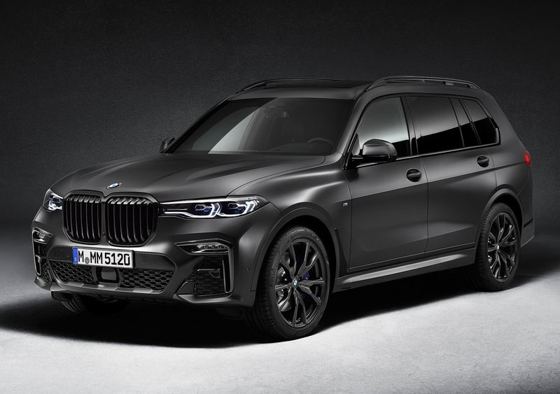 BMW X7 Dark Shadow Edition yan görünüm
