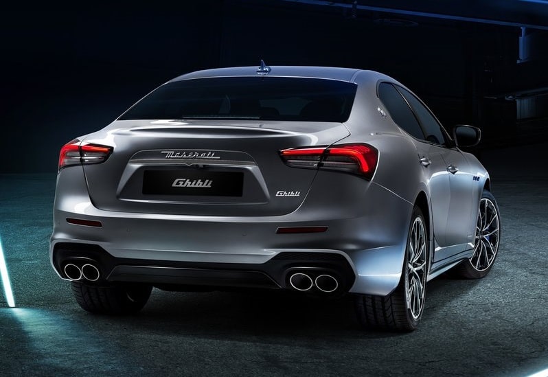 Maserati Ghibli Hybrid arka üç çeyrek görünümü