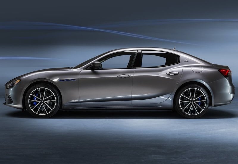 Maserati Ghibli Hybrid yan görünümü