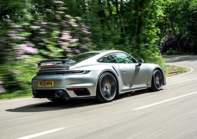 Porsche 911 Turbo S yan görünüm