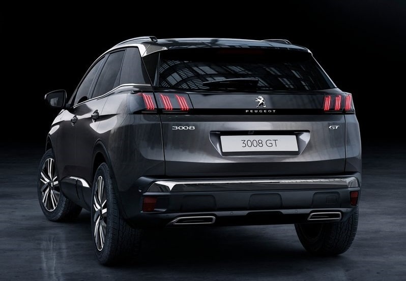 Gri Peugeot 3008 GT arka bölüm ve üç pençeli stop lambaları