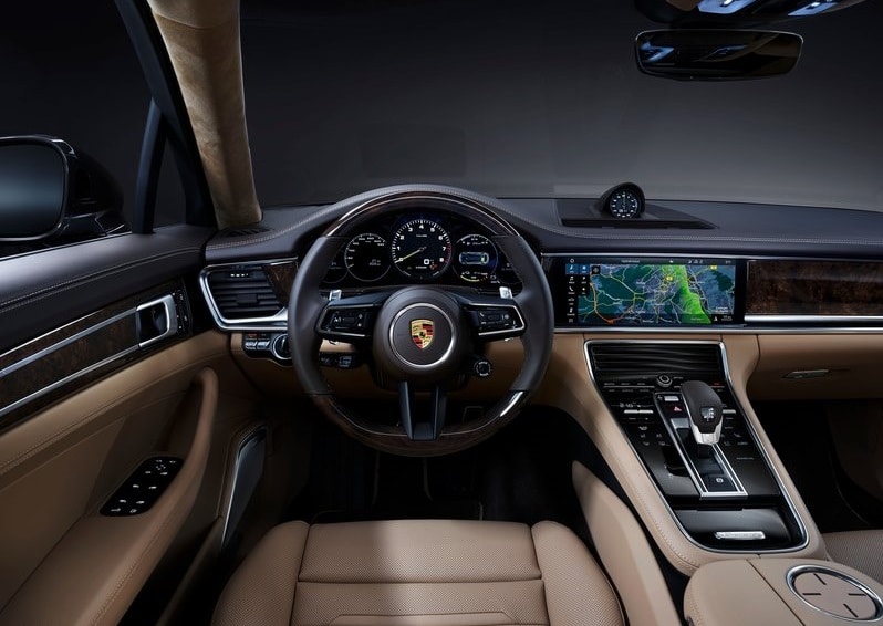 Porsche Panamera 4S E-Hybrid Executive model görünümü