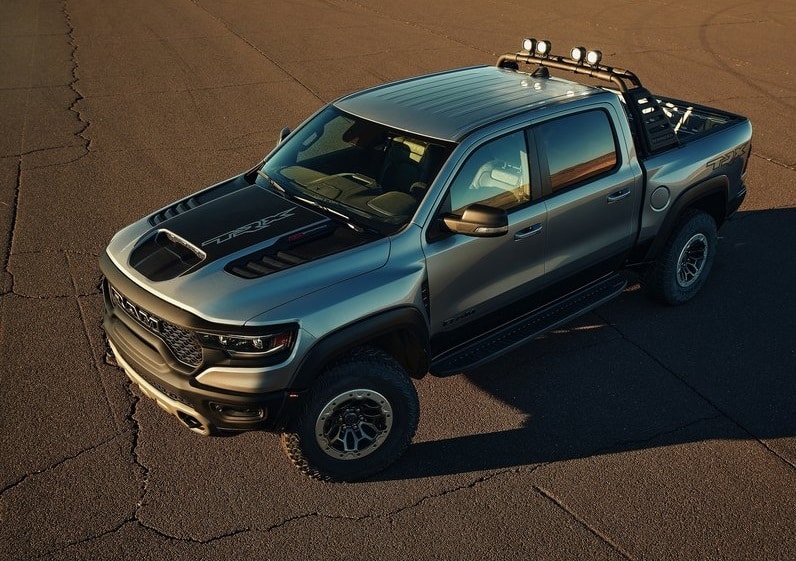 2021 Ram 1500 TRX ön üç çeyrek görünümü