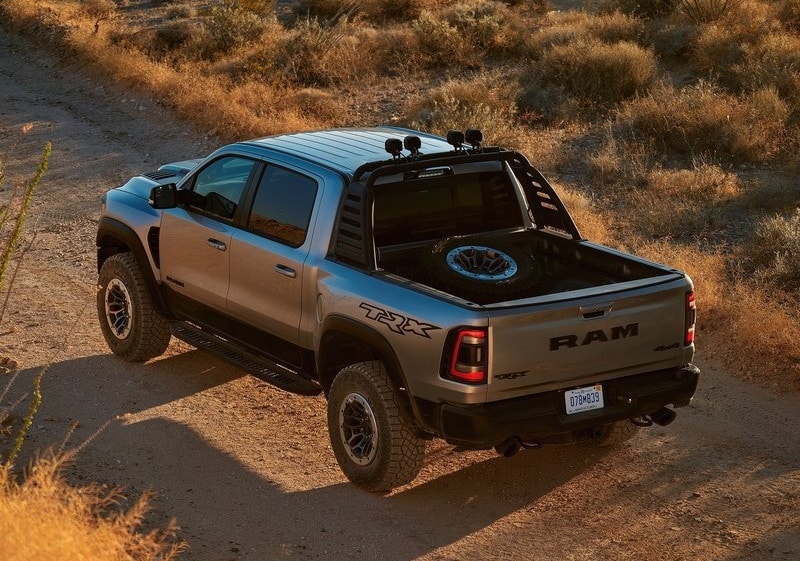 Ram 1500 TRX yan profil görünümü