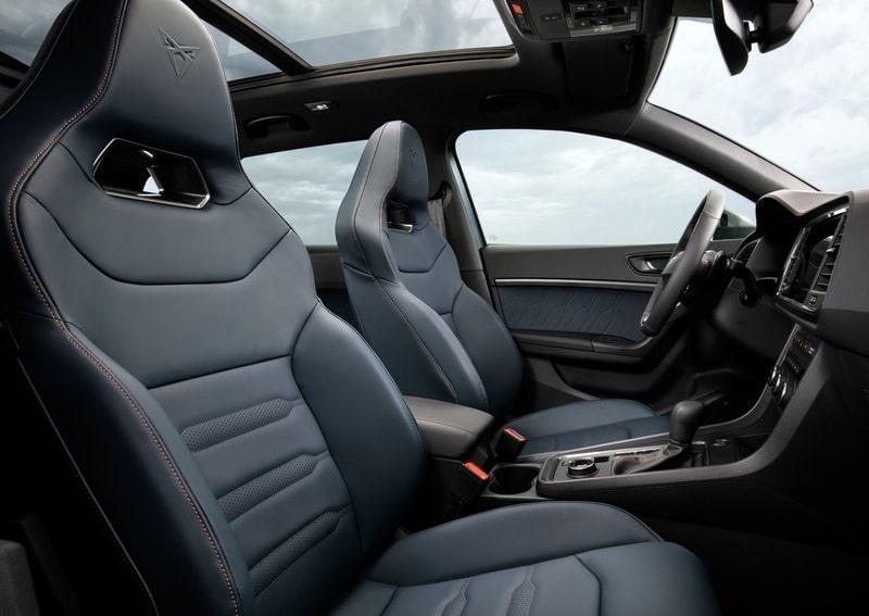 CUPRA Ateca ön koltukları ve kokpiti