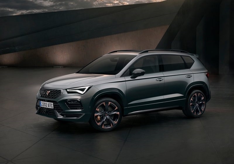 CUPRA Ateca ön yan stüdyo görünümü