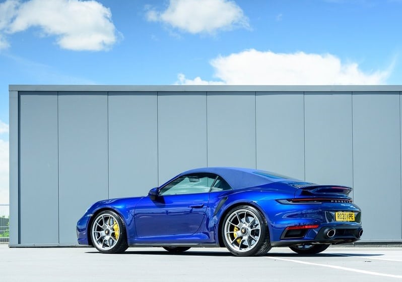 911 Turbo S Cabriolet yan profil görünümü