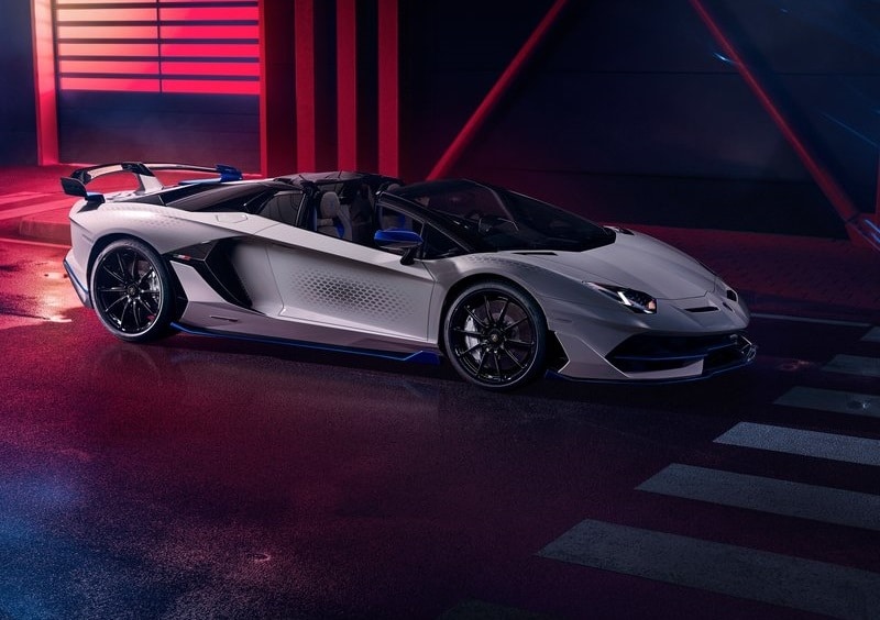 Lamborghini Aventador SVJ Xago Edition ön üç çeyrek görünümü