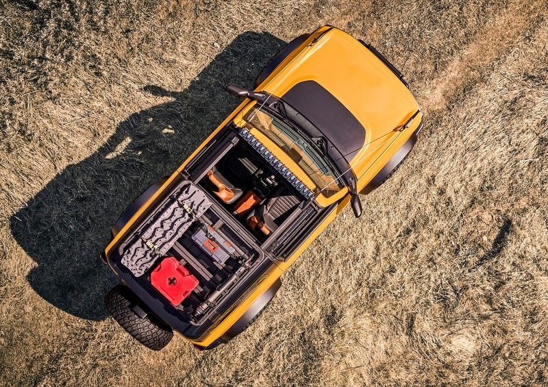 2021 Ford Bronco 2 Door arşiv görseli 3