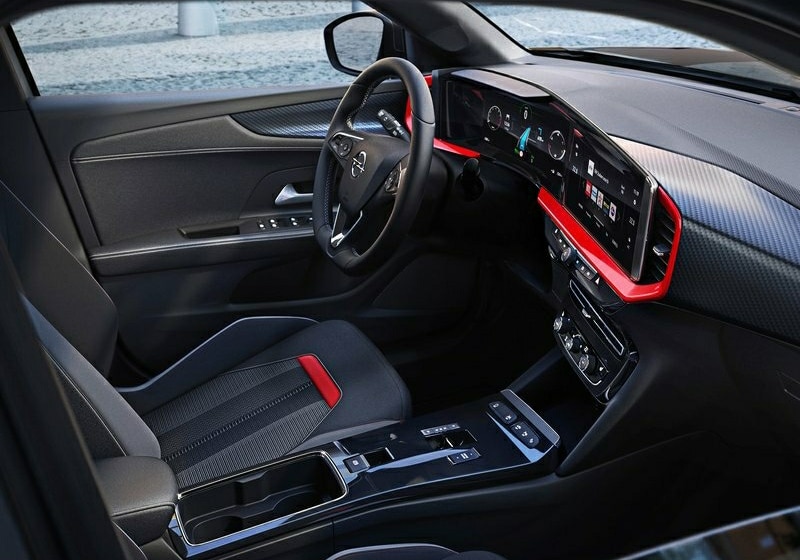 Opel Mokka dijital kokpit ve ön konsol görünümü