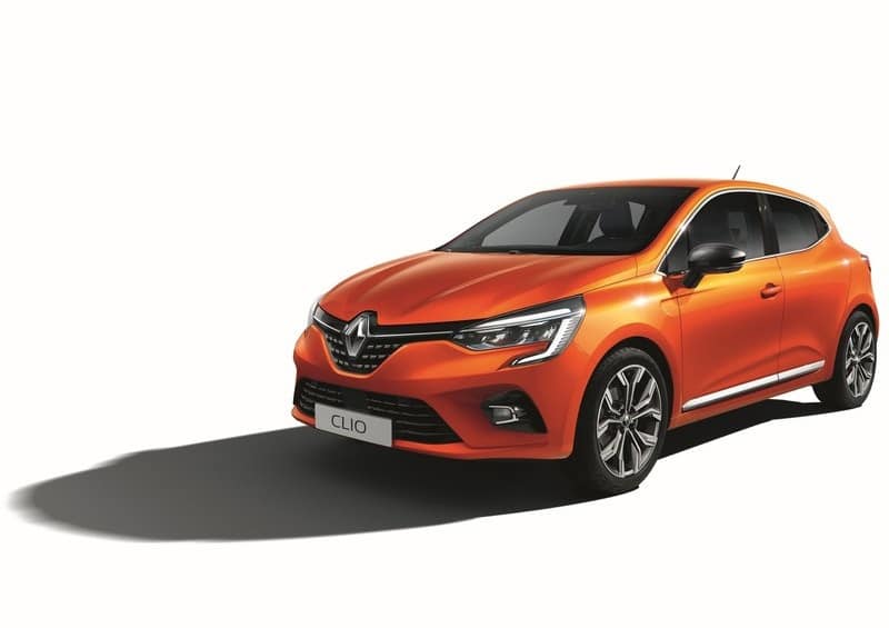 Renault Clio turuncu gövdeyle önden üç çeyrek görünüm