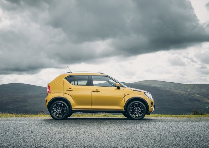 Sarı Suzuki Ignis yandan görünüm