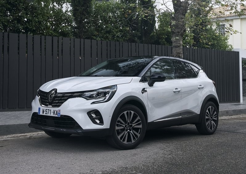 2023 Renault Captur Nisan Fiyat Listesi beyaz gövde ön üç çeyrek görünüm