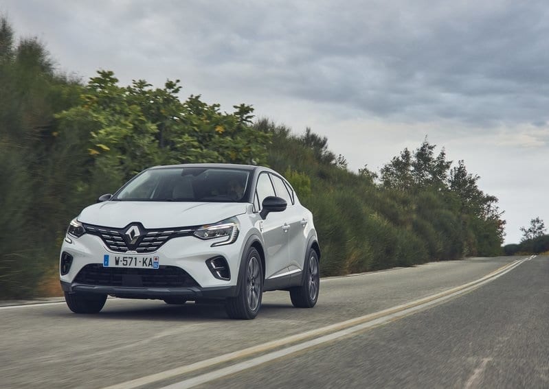 Renault Captur yolda ön görünüm